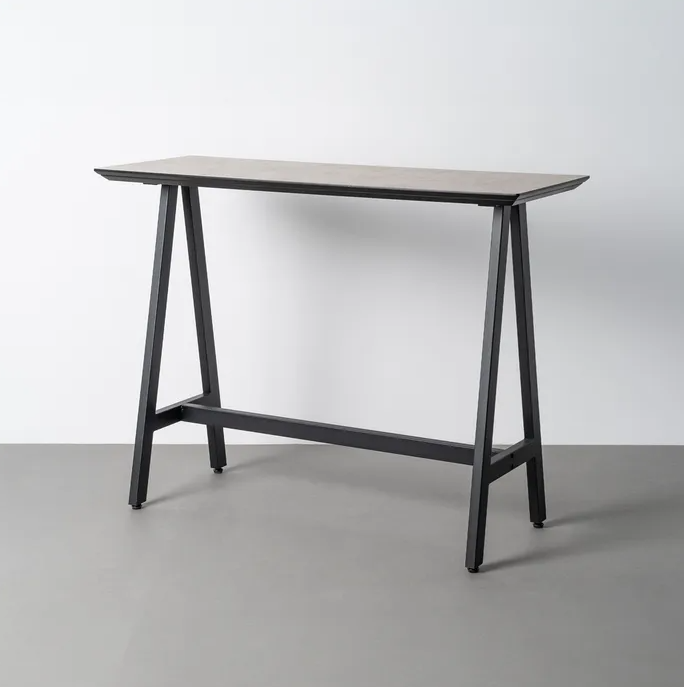 Mesa alta Contract de 138 cm fabricada en DM y metal