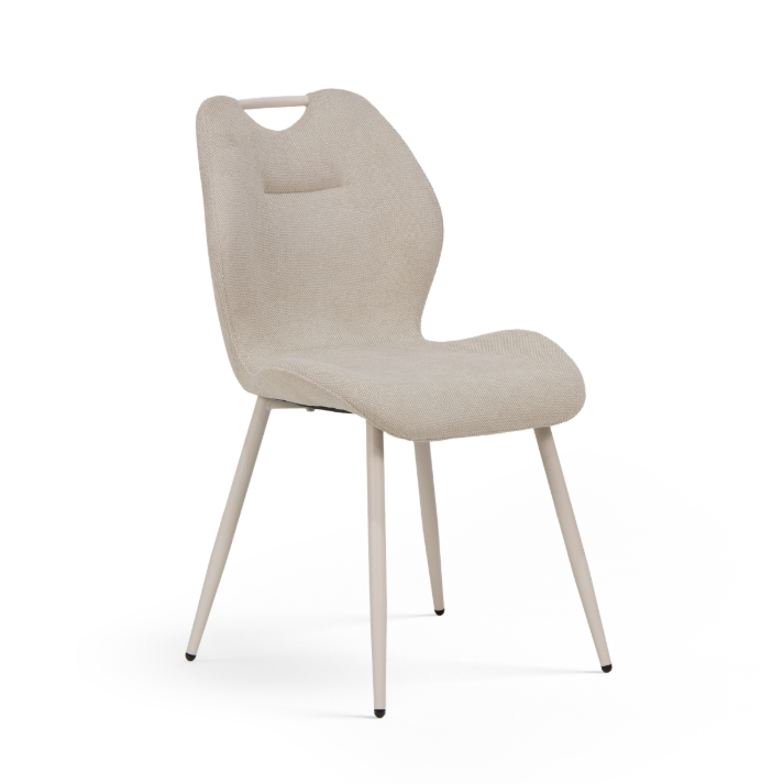 Silla Nasu tapizada con respaldo envolvente y patas metálicas